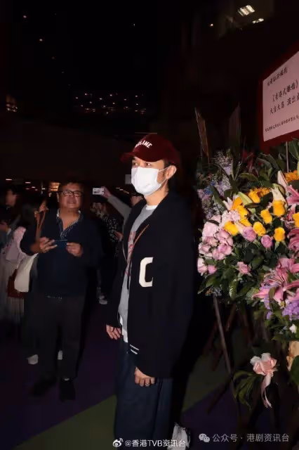 黃子華劉嘉玲演舞台劇獲群星到賀!巨星花籃塞滿場 陣容勁過頒獎禮