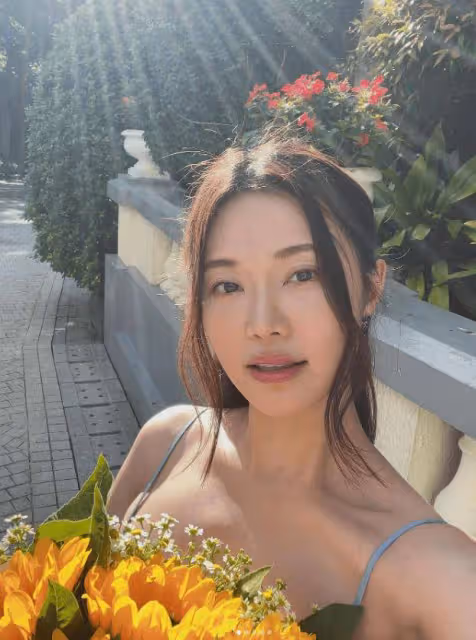再有喜事!34歲港姐小花宣布懷孕!嫁大馬首富孫子罕見曬幸福合照!