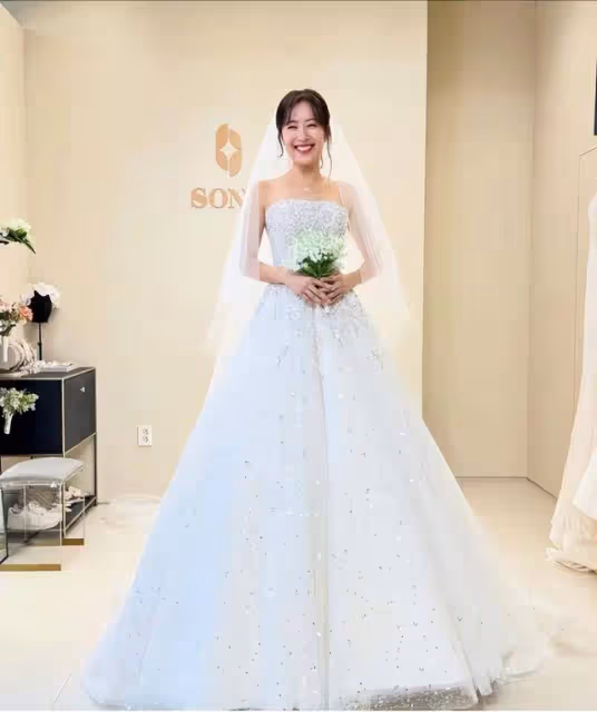 唐詩詠突曬婚紗照,笑容甜美,新造型撞臉韓星,網友:韓劇大反派
