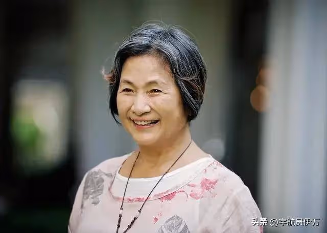 被閨蜜挖牆腳的3位女星！個個都是大冤種，劉嘉玲曾華倩反目成仇