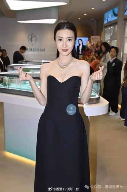 林峯與太太張馨月激罕孖住現身！林夏薇新舖開張送「驚人厚禮」予賓客