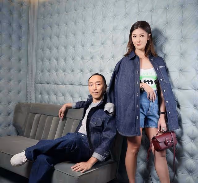 香港知名女星用名牌裝扮聖誕樹,橫刀奪愛嫁豪門,被老公爆料貪錢