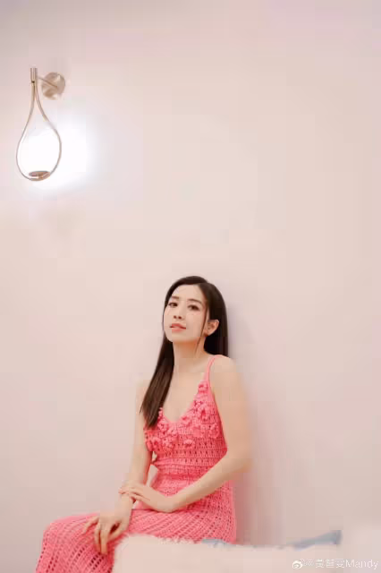 TVB離巢花旦黃智雯曬美照!穿透視裙下半身若隱若現,結婚一年無意造人