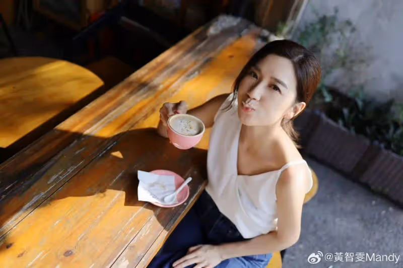 TVB離巢花旦黃智雯曬美照!穿透視裙下半身若隱若現,結婚一年無意造人