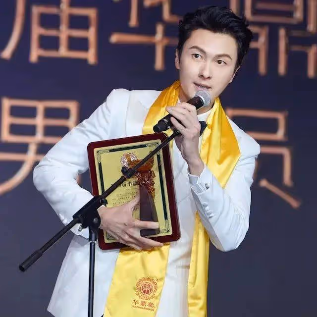 王浩信憑《黑色月光》獲全球視帝,台上公開感謝家人,與陳自瑤關係似有緩和