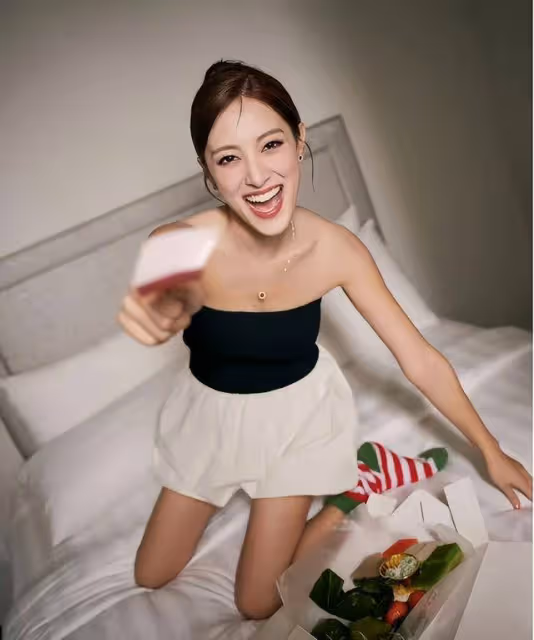 塑料姐妹情?陳凱琳現身唐詩詠新店拍片,被網民狠批戲假做作