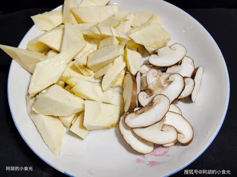 冬天不懂吃這菜就虧了，賽過吃肉的冬菜王！燉一燉上桌，滿口鮮香又暖人、特下飯，一鍋吃個精光