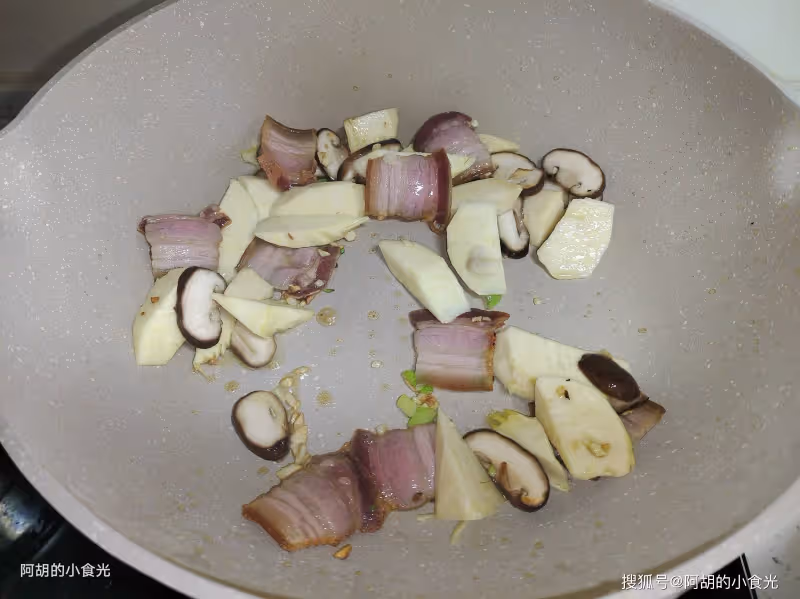 冬天不懂吃這菜就虧了，賽過吃肉的冬菜王！燉一燉上桌，滿口鮮香又暖人、特下飯，一鍋吃個精光