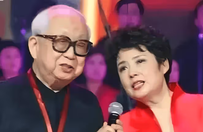 出場費是那英的30倍,唱《紅樓夢》爆火,卻退出歌壇杳無音信