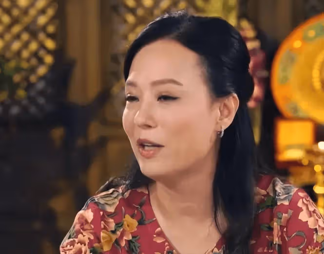 劉家良去世後，在葬禮上哭到昏厥的嬌妻，轉身嫁進賭王家，怎樣了