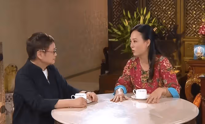 劉家良去世後，在葬禮上哭到昏厥的嬌妻，轉身嫁進賭王家，怎樣了