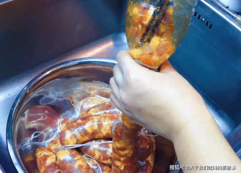 灌香腸時,切記不要放「3樣料」!教你正確做法,香腸味正宗好吃