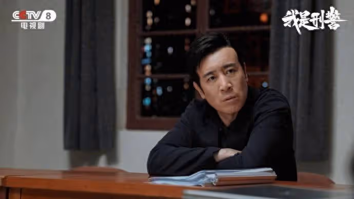 《我是刑警》打醬油的她,笑眼梨渦迷人,戴眼鏡讓高知警花有了臉