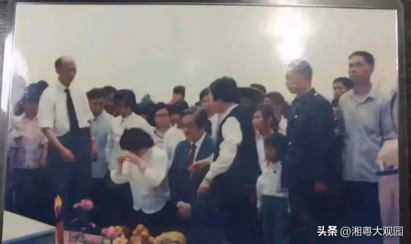這是瓊瑤回大陸時的12張留影,非常罕見,真的是剪不斷的鄉愁
