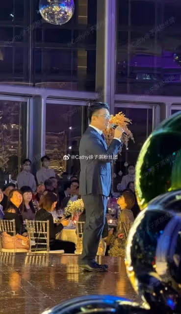 徐子淇陪老公出席恆基晚會,盡顯女主人范,和員工互動親和力滿分