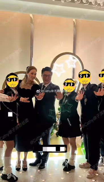 徐子淇陪老公出席恆基晚會,盡顯女主人范,和員工互動親和力滿分