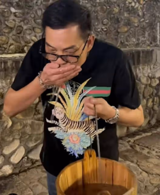 敬業!70歲李國麟寒風中挨凍拍攝,更曾為流量喝溫泉水吃牛癟火鍋