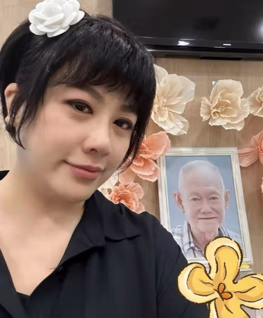 陳彥行曬照悼念亡父,趴棺木哭到眼腫,父女情深感動一眾網民