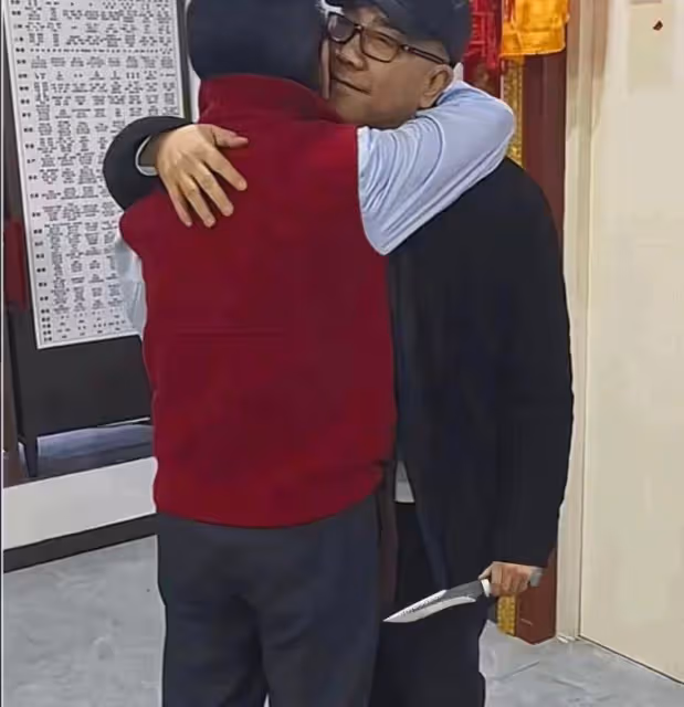 候耀華楊議再同框!兩人達成共識不砸綱,改拔「黑牙」,網友辣評
