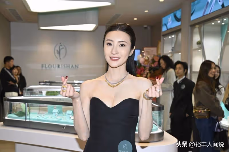 豪橫!林夏薇投資八位數開鑽石店,現場豪送價值近萬元的半卡鑽石