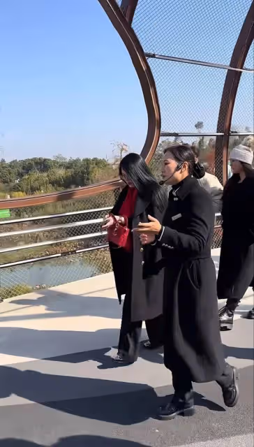 李湘王岳倫王詩齡一家三口現身,李湘發福富婆感十足,父女感情好