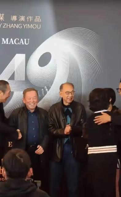 張藝謀何超瓊董明珠難得同框,何超瓊董明珠氣質優雅二人像姐妹
