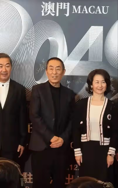 張藝謀何超瓊董明珠難得同框,何超瓊董明珠氣質優雅二人像姐妹
