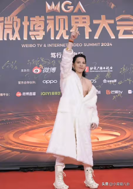 向佐首次回應穿女裝:在娛樂圈就是要娛樂大家,感慨終於活出自己