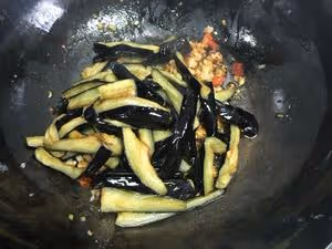開胃下飯菜！巨簡單的家常魚香茄子煲