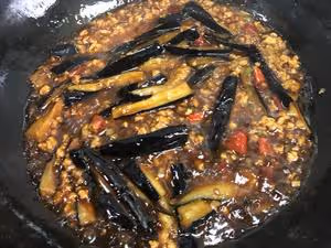 開胃下飯菜！巨簡單的家常魚香茄子煲