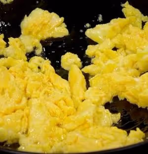 胡蘿蔔青椒、平菇炒雞蛋