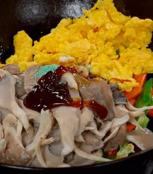 胡蘿蔔青椒、平菇炒雞蛋