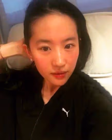 女神劉亦菲醉酒照曝光,小姐姐紅撲撲的臉蛋好美啊