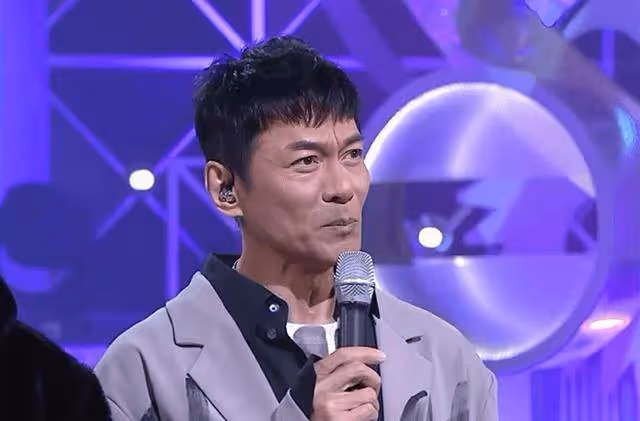 香港知名男星突然變消瘦,深受髮際線後移影響,直接以光頭出鏡