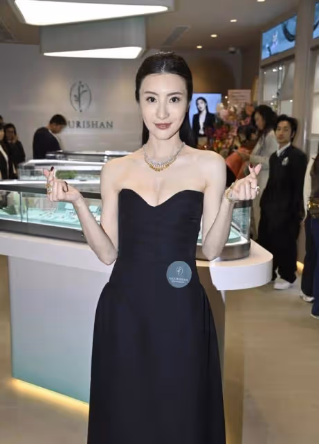 知名帥氣男星被催婚!回應耐人尋味,現任女友曾被曝出遭性侵