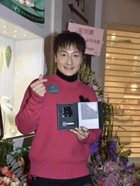 知名帥氣男星被催婚!回應耐人尋味,現任女友曾被曝出遭性侵