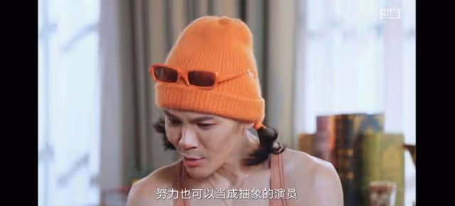 向佐扎雙馬尾接受採訪，稱自己在輿論中長大，首度公開穿女裝原因