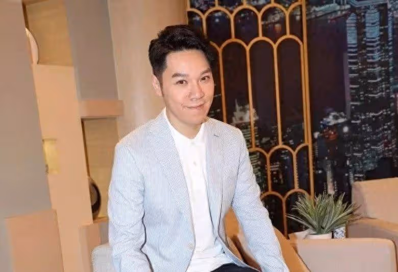 離譜!曾擔任郭晶晶婚宴司儀,家族資產超30億港星王賢志申請破產