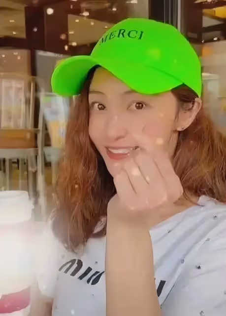 42歲姚笛曝齣兒子近照,身高已有140,網友驚呼:怎麼長成了這樣