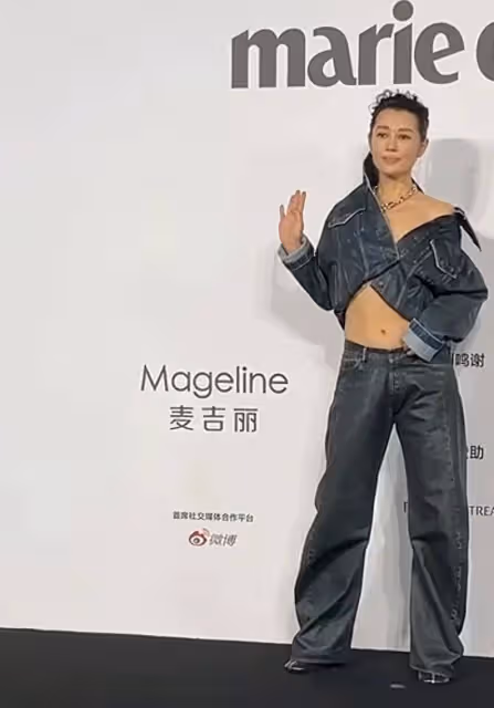 余男走紅毯官宣結婚!造型露大片肚子肩膀,網友:咋想的,不好看