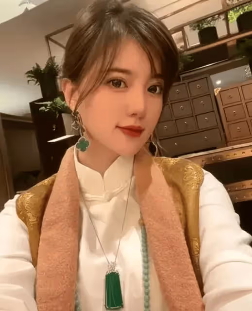 她是隱藏最深的富婆,21歲打敗王菲,戴千萬天珠「裝窮」,主動退圈真相讓人無語