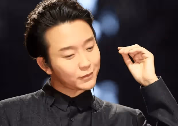 44歲身敗名裂!「跳樑小丑」李玉剛跌落神壇,梅葆玖直呼:死不原諒