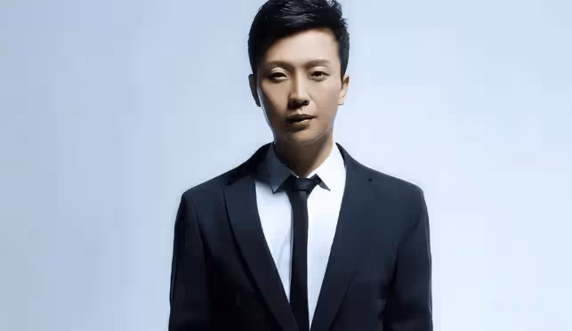 44歲身敗名裂!「跳樑小丑」李玉剛跌落神壇,梅葆玖直呼:死不原諒