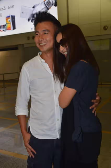 48歲TVB女星兩位「負心舊愛」同場!勾肩搭背表現老友!網友:都渣過同一女人