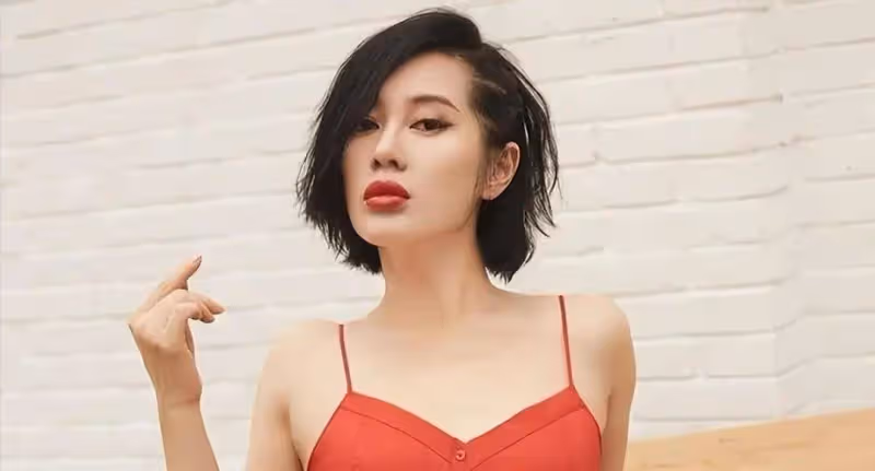 《戰狼》女主余男官宣結婚沒曝光老公！曾愛上張雨綺前夫