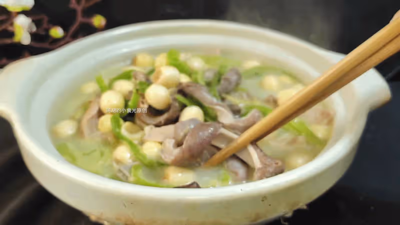 雞鴨魚肉快靠邊,冬天就應該多吃它!熱氣騰騰地上桌,湯濃肉脆、鮮香又暖人,天冷正 適合來一鍋