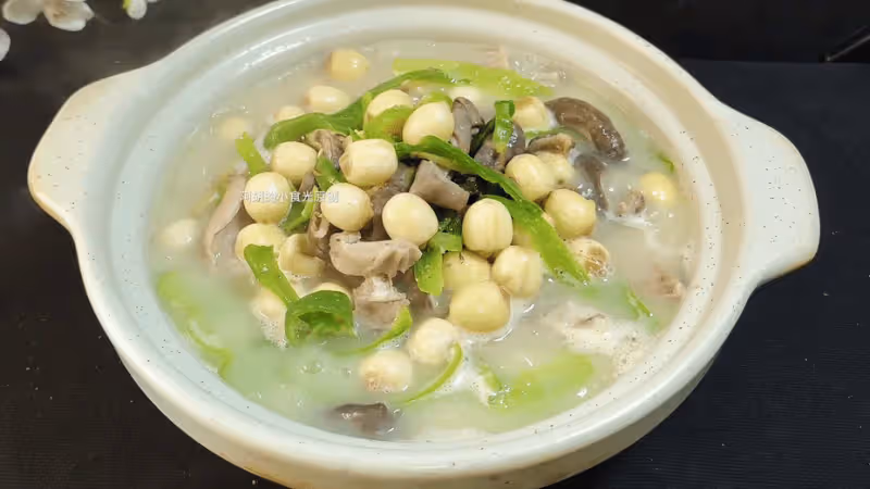 雞鴨魚肉快靠邊,冬天就應該多吃它!熱氣騰騰地上桌,湯濃肉脆、鮮香又暖人,天冷正 適合來一鍋
