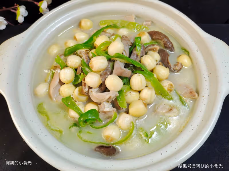 雞鴨魚肉快靠邊,冬天就應該多吃它!熱氣騰騰地上桌,湯濃肉脆、鮮香又暖人,天冷正 適合來一鍋