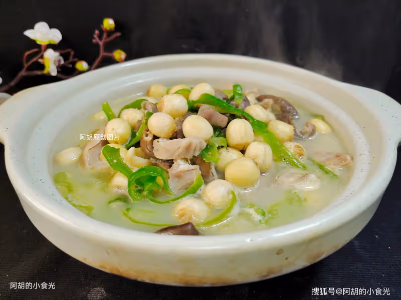 雞鴨魚肉快靠邊,冬天就應該多吃它!熱氣騰騰地上桌,湯濃肉脆、鮮香又暖人,天冷正 適合來一鍋