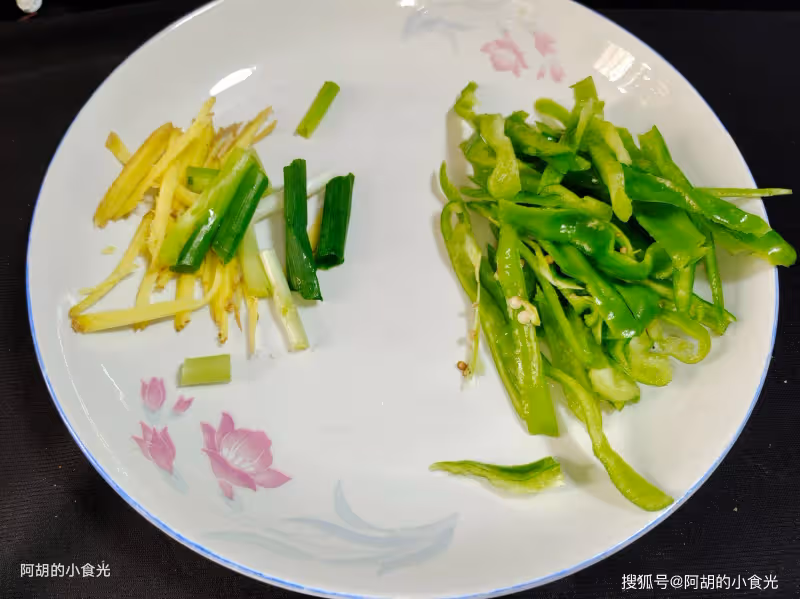 雞鴨魚肉快靠邊,冬天就應該多吃它!熱氣騰騰地上桌,湯濃肉脆、鮮香又暖人,天冷正 適合來一鍋